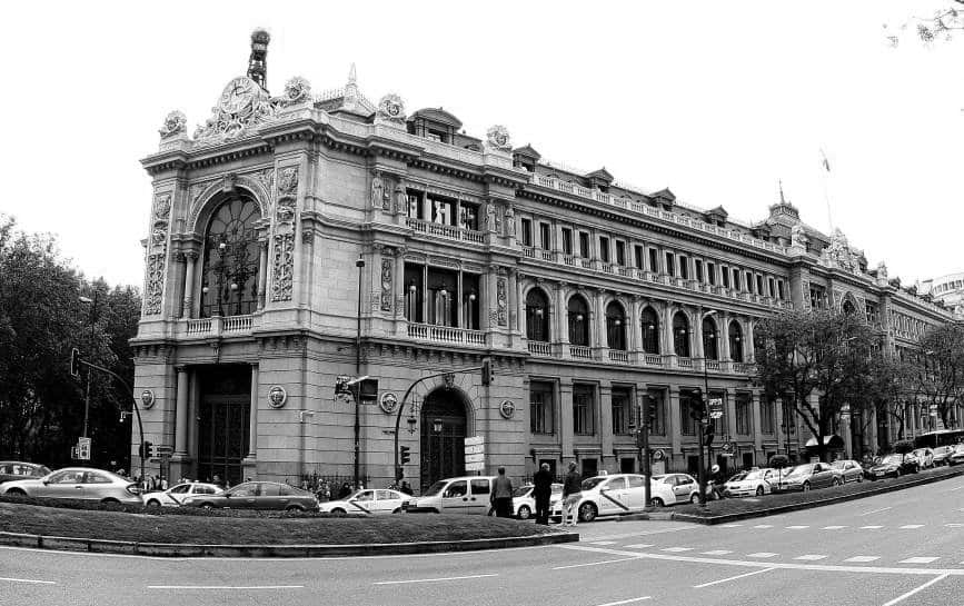 EL BANCO DE ESPAÑA AVISA DE UN FRENO EN LA ECONOMÍA